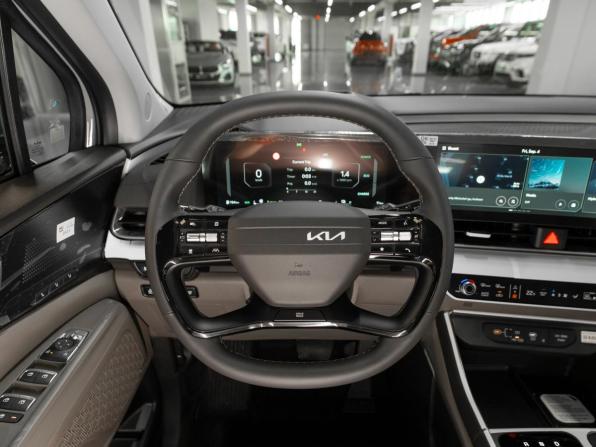 Kia Carnival IV Рестайлинг с пробегом 2026 года, цена 7 300 000 рублей, 20 км, минивэн, Автокод Объявления