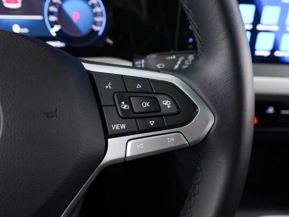 Volkswagen Golf VIII с пробегом 2022 года, цена 2 974 444 рубля, 42612 км, хэтчбек, Автокод Объявления