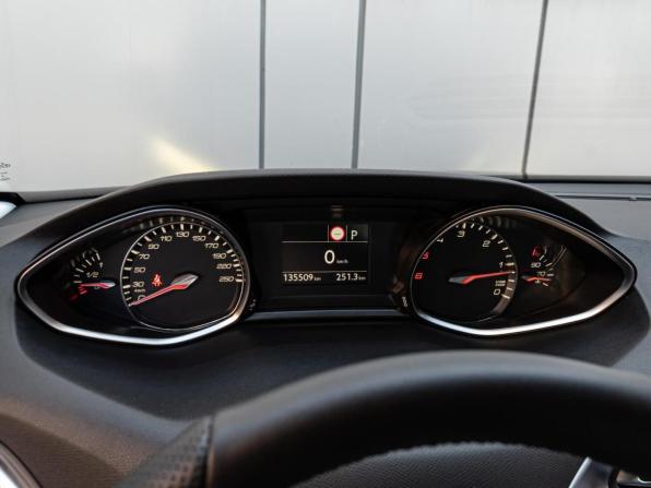 Peugeot 308 II Рестайлинг с пробегом 2019 года, цена 1 515 000 рублей, 135509 км, хэтчбек, Автокод Объявления