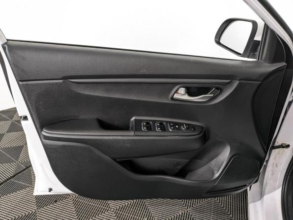 Kia Rio IV Рестайлинг с пробегом 2021 года, цена 1 655 000 рублей, 41914 км, седан, Автокод Объявления