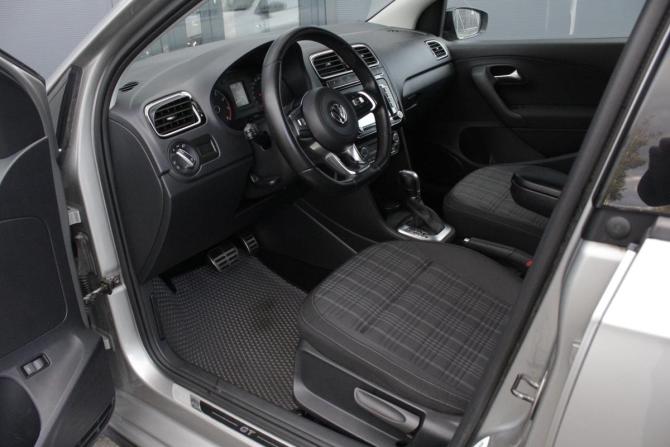 Volkswagen Polo V Рестайлинг с пробегом 2018 года, цена 1 550 000 рублей, 101059 км, седан, Автокод Объявления