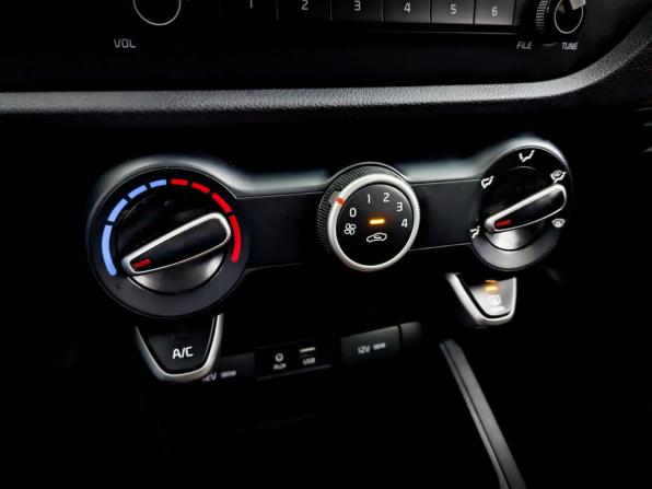 Kia Rio IV с пробегом 2019 года, цена 1 275 000 рублей, 203797 км, хэтчбек, Автокод Объявления