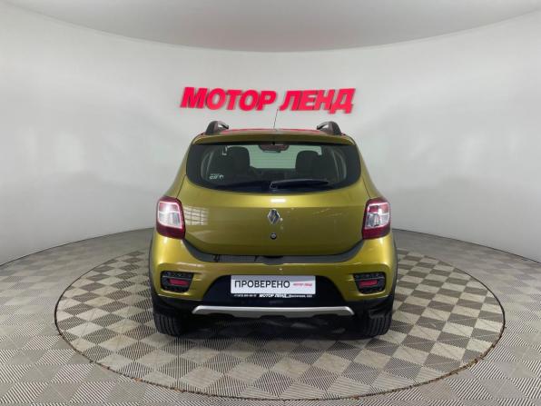 Renault Sandero II с пробегом 2015 года, цена 875 000 рублей, 98218 км, хэтчбек, Автокод Объявления