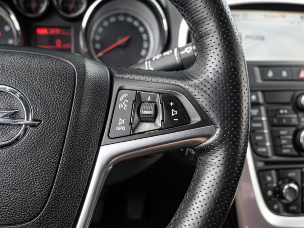 Opel Astra J Рестайлинг с пробегом 2013 года, цена 795 000 рублей, 198883 км, хэтчбек, Автокод Объявления