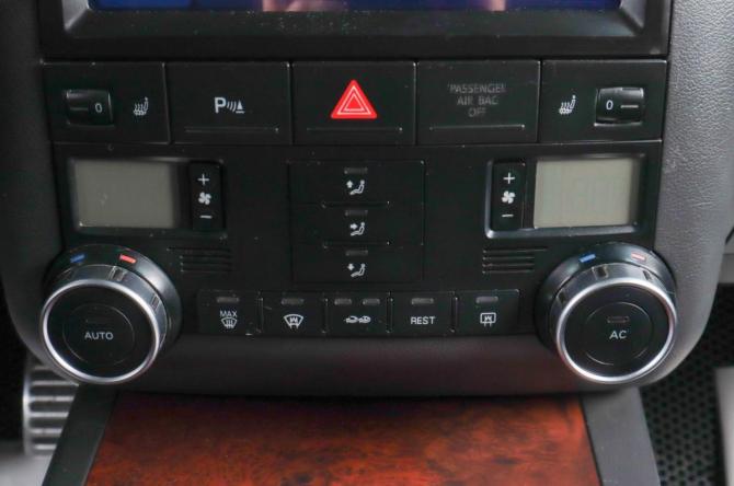 Volkswagen Touareg I Рестайлинг с пробегом 2007 года, цена 1 599 000 рублей, 309000 км, внедорожник, Автокод Объявления