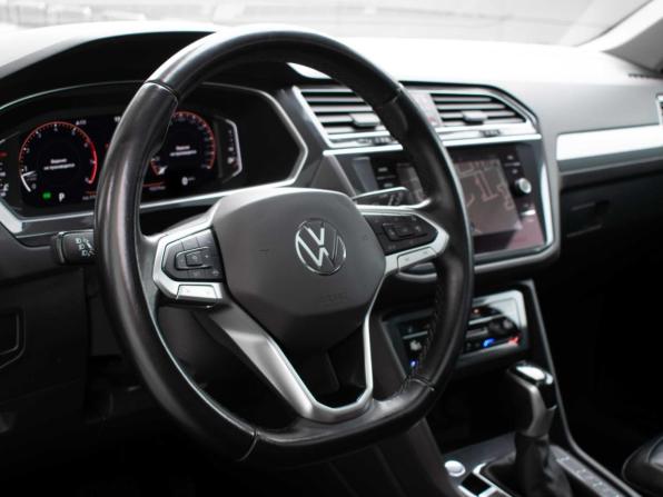 Volkswagen Tiguan II Рестайлинг с пробегом 2021 года, цена 2 850 000 рублей, 93000 км, внедорожник, Автокод Объявления