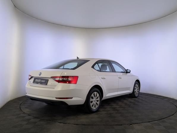 Skoda Superb III с пробегом 2019 года, цена 2 450 000 рублей, 53688 км, лифтбек, Автокод Объявления
