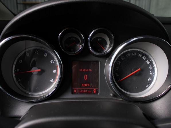 Opel Astra J Рестайлинг с пробегом 2014 года, цена 950 000 рублей, 126570 км, седан, Автокод Объявления