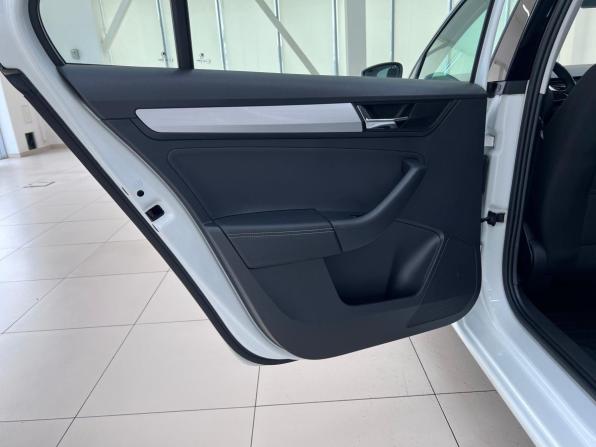 Skoda Rapid I Рестайлинг с пробегом 2019 года, цена 1 380 000 рублей, 87997 км, лифтбек, Автокод Объявления