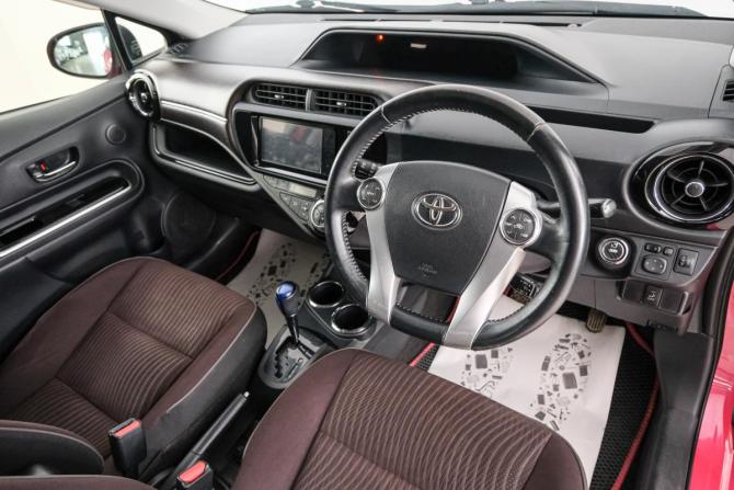 Toyota Aqua I Рестайлинг с пробегом 2015 года, цена 999 000 рублей, 137500 км, хэтчбек, Автокод Объявления