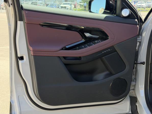 Land Rover Range Rover Evoque II Рестайлинг с пробегом 2025 года, цена 5 550 000 рублей, 25 км, внедорожник, Автокод Объявления