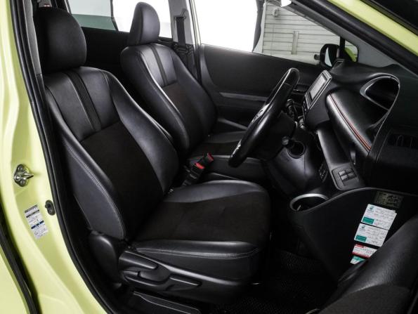 Toyota Sienta II Рестайлинг с пробегом 2021 года, цена 1 605 000 рублей, 67369 км, компактвэн, Автокод Объявления