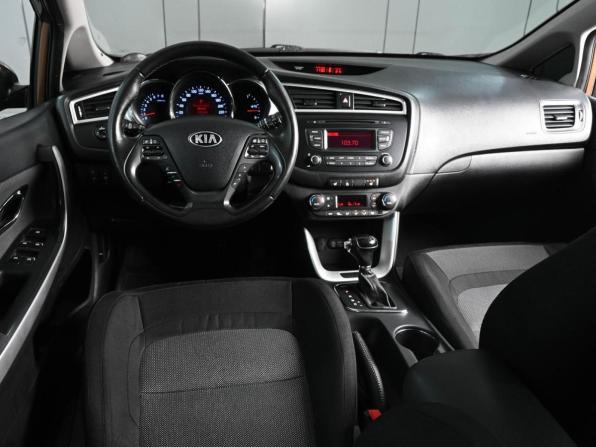 Kia Ceed II Рестайлинг с пробегом 2017 года, цена 1 299 000 рублей, 131152 км, хэтчбек, Автокод Объявления