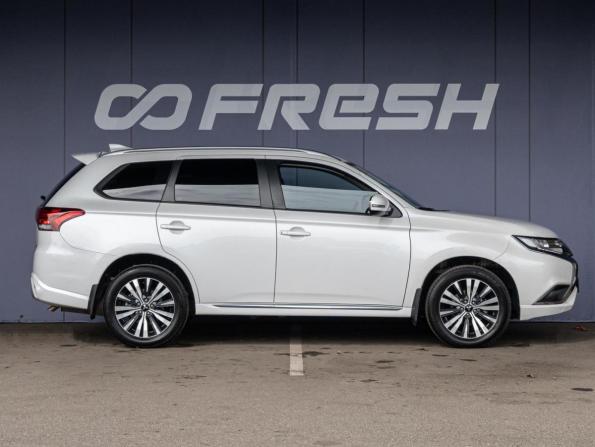 Mitsubishi Outlander III Рестайлинг 3 с пробегом 2022 года, цена 2 550 000 рублей, 31685 км, внедорожник, Автокод Объявления