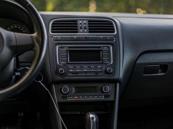 Volkswagen Polo V с пробегом 2015 года, цена 735 000 рублей, 224220 км, седан, Автокод Объявления