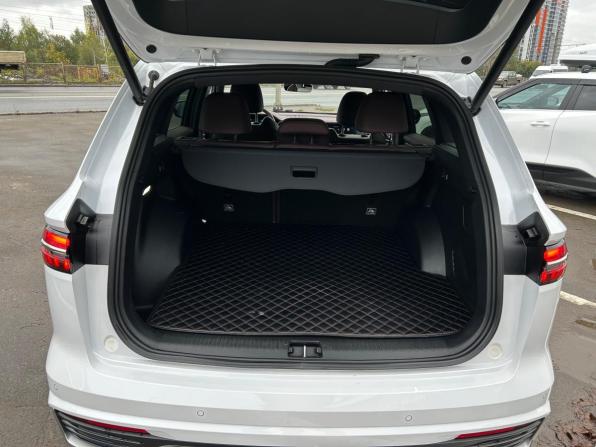 Geely Monjaro I с пробегом 2023 года, цена 3 340 000 рублей, 28000 км, внедорожник, Автокод Объявления