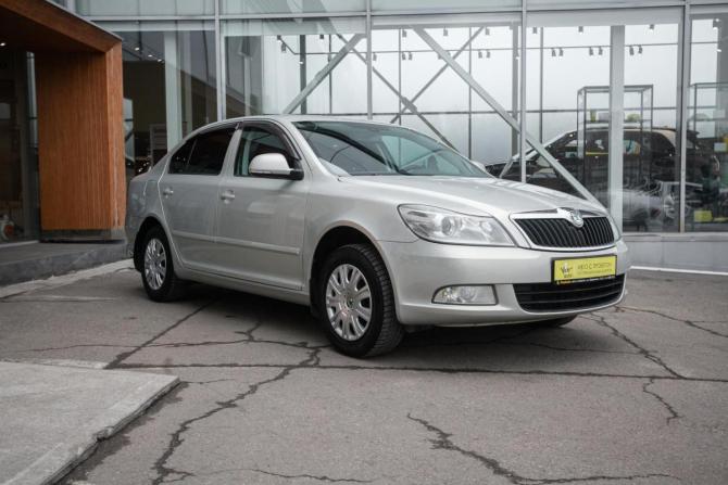 Skoda Octavia II (A5) Рестайлинг с пробегом 2013 года, цена 745 000 рублей, 177800 км, лифтбек, Автокод Объявления