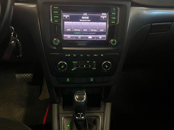 Skoda Yeti I Рестайлинг с пробегом 2015 года, цена 950 000 рублей, 268791 км, внедорожник, Автокод Объявления