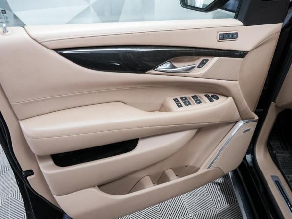 Cadillac Escalade IV с пробегом 2017 года, цена 5 350 000 рублей, 81684 км, внедорожник, Автокод Объявления