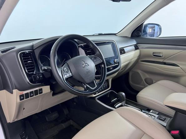 Mitsubishi Outlander III Рестайлинг 3 с пробегом 2020 года, цена 2 620 000 рублей, 63613 км, внедорожник, Автокод Объявления