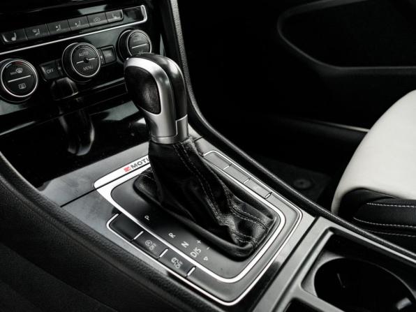 Volkswagen Golf R VII с пробегом 2015 года, цена 2 250 000 рублей, 105267 км, хэтчбек, Автокод Объявления