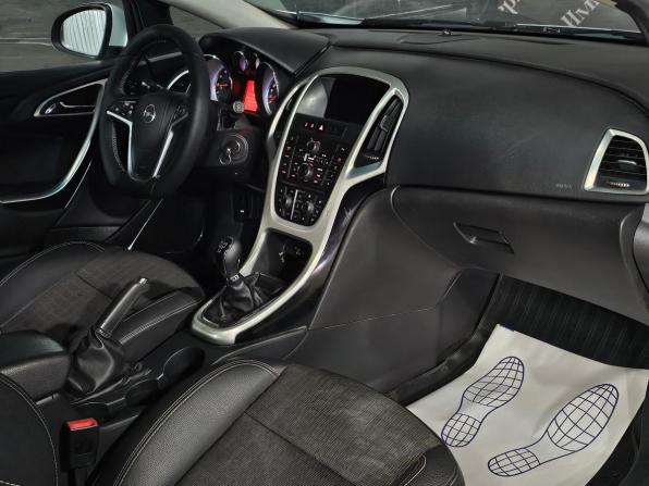Opel Astra J Рестайлинг с пробегом 2012 года, цена 800 000 рублей, 89000 км, хэтчбек, Автокод Объявления