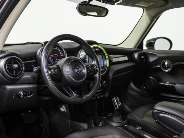 Mini Hatch III (F55/F56) Рестайлинг с пробегом 2019 года, цена 2 088 000 рублей, 55000 км, хэтчбек, Автокод Объявления