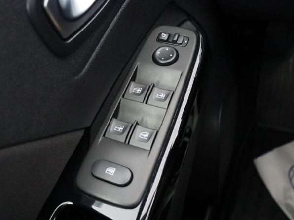 Renault Kaptur I Рестайлинг с пробегом 2021 года, цена 1 800 000 рублей, 28372 км, внедорожник, Автокод Объявления