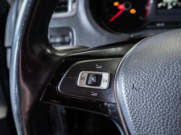 Volkswagen Polo V Рестайлинг с пробегом 2016 года, цена 1 290 000 рублей, 129224 км, седан, Автокод Объявления