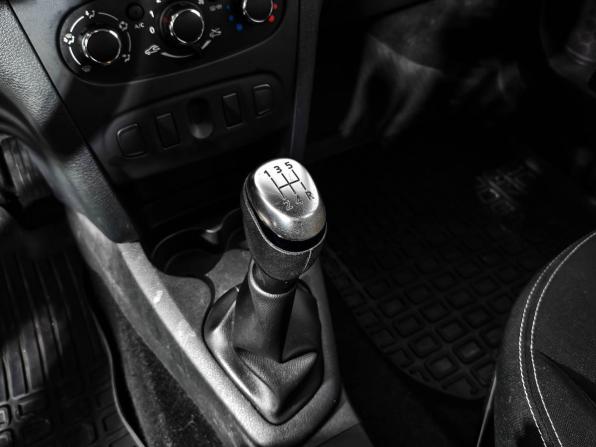 Renault Logan II Рестайлинг с пробегом 2021 года, цена 999 000 рублей, 71899 км, седан, Автокод Объявления