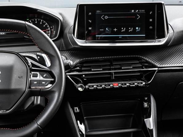 Peugeot 2008 II с пробегом 2021 года, цена 1 899 000 рублей, 13598 км, внедорожник, Автокод Объявления