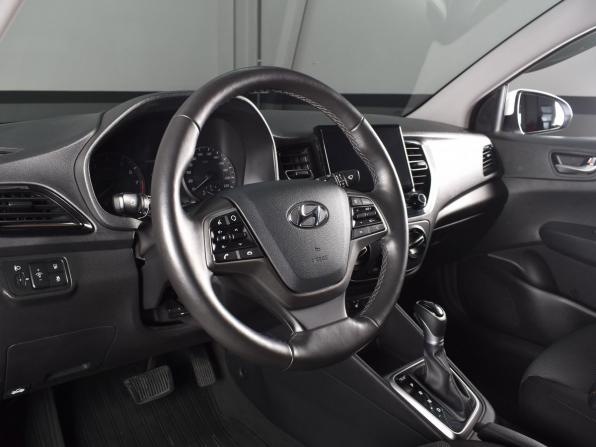 Hyundai Solaris II Рестайлинг с пробегом 2021 года, цена 1 764 995 рублей, 38576 км, седан, Автокод Объявления