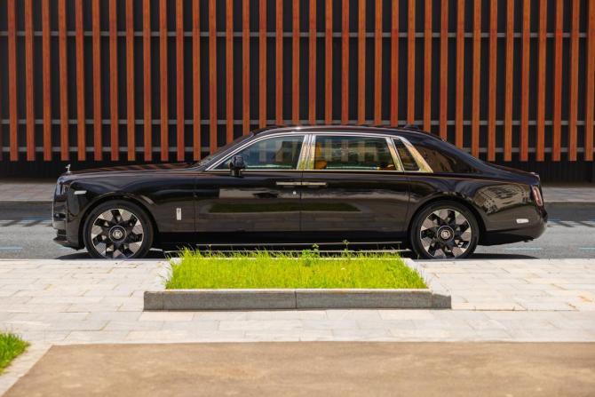 Новый Rolls-Royce Phantom VIII 2024 года, цена 98 000 000 рублей, седан, Автокод Объявления