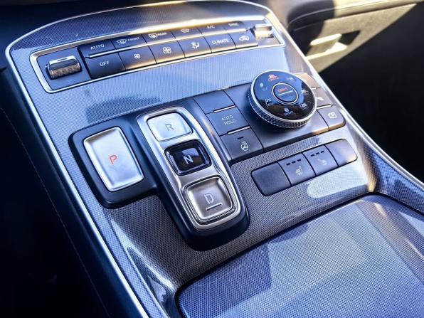 Hyundai Santa Fe IV Рестайлинг с пробегом 2021 года, цена 3 419 000 рублей, 83000 км, внедорожник, Автокод Объявления