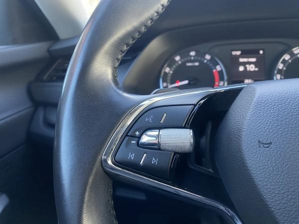 Skoda Octavia IV (A8) с пробегом 2021 года, цена 2 379 000 рублей, 78840 км, лифтбек, Автокод Объявления
