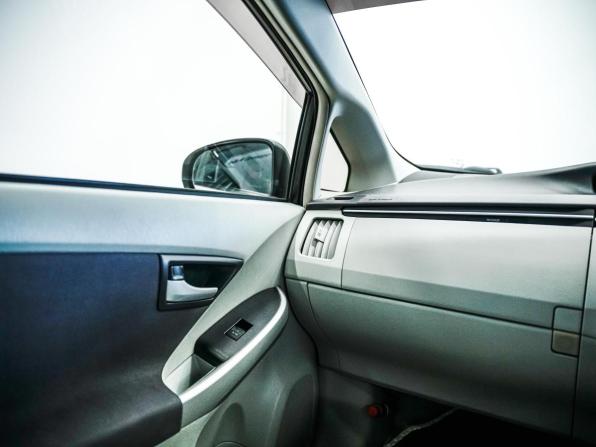 Toyota Prius III (XW30) с пробегом 2011 года, цена 919 000 рублей, 221470 км, лифтбек, Автокод Объявления