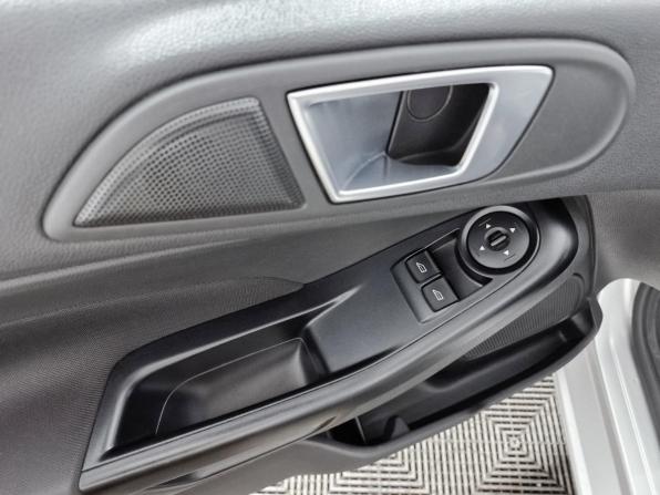 Ford Fiesta Mk6 Рестайлинг с пробегом 2016 года, цена 905 000 рублей, 120542 км, хэтчбек, Автокод Объявления