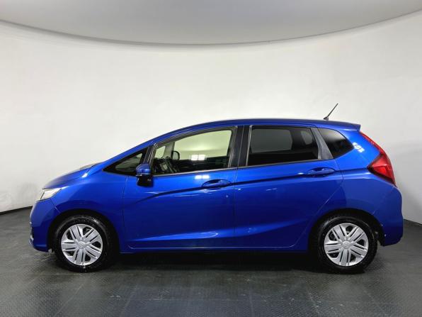 Honda Fit III Рестайлинг с пробегом 2018 года, цена 1 300 000 рублей, 68624 км, хэтчбек, Автокод Объявления