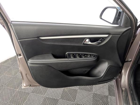 Kia Rio IV Рестайлинг с пробегом 2021 года, цена 1 665 000 рублей, 70404 км, седан, Автокод Объявления