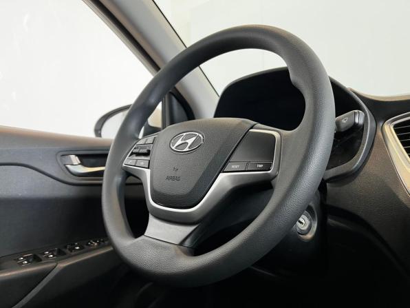 Hyundai Solaris II Рестайлинг с пробегом 2021 года, цена 1 390 000 рублей, 46627 км, седан, Автокод Объявления