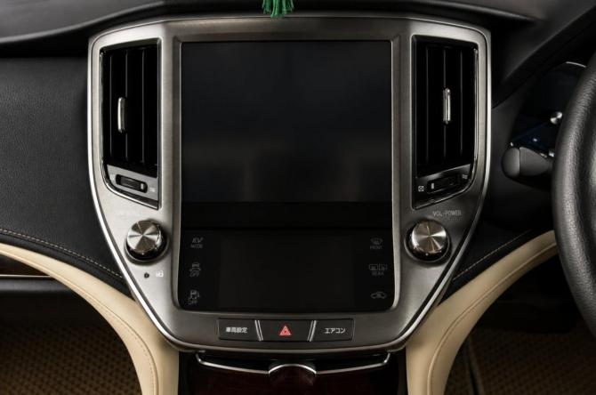 Toyota Crown XIV (S210) Рестайлинг с пробегом 2016 года, цена 2 579 000 рублей, 302030 км, седан, Автокод Объявления