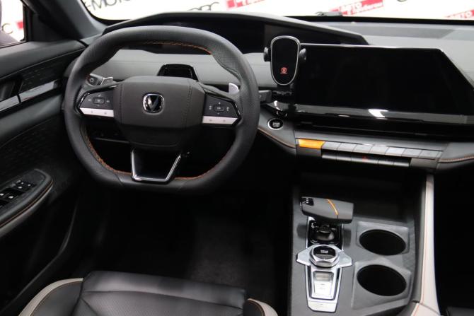 Changan UNI-V I с пробегом 2023 года, цена 2 285 850 рублей, 10774 км, лифтбек, Автокод Объявления