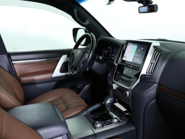 Toyota Land Cruiser 200 Series Рестайлинг 2 с пробегом 2019 года, цена 9 900 000 рублей, 48474 км, внедорожник, Автокод Объявления