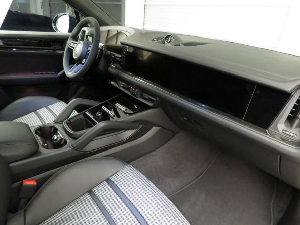 Porsche Cayenne III Рестайлинг с пробегом 2026 года, цена 31 300 000 рублей, 16 км, внедорожник, Автокод Объявления