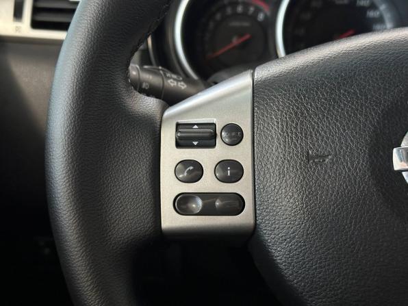 Nissan Tiida I Рестайлинг с пробегом 2011 года, цена 657 000 рублей, 220336 км, хэтчбек, Автокод Объявления
