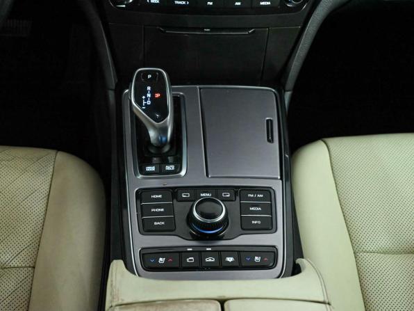 Hyundai Equus II Рестайлинг с пробегом 2015 года, цена 1 690 000 рублей, 198437 км, седан, Автокод Объявления