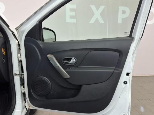 Renault Logan II с пробегом 2016 года, цена 700 000 рублей, 133457 км, седан, Автокод Объявления