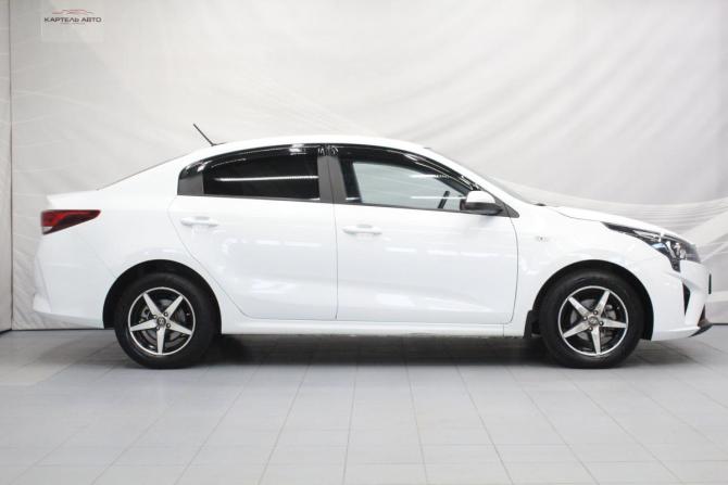 Kia Rio IV Рестайлинг с пробегом 2021 года, цена 1 449 000 рублей, 107359 км, седан, Автокод Объявления