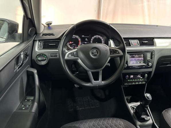 Skoda Rapid I Рестайлинг с пробегом 2017 года, цена 1 390 000 рублей, 52706 км, лифтбек, Автокод Объявления