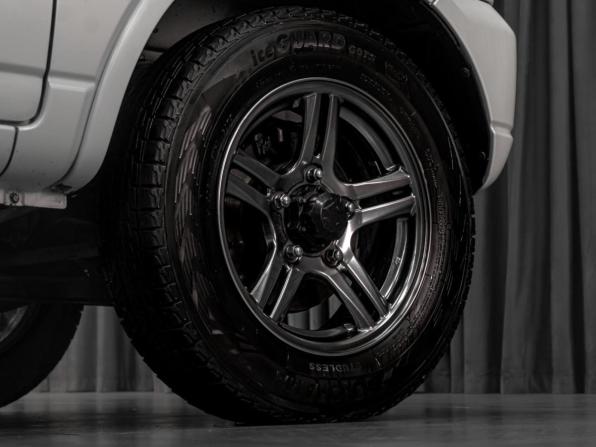Suzuki Jimny III Рестайлинг 2 с пробегом 2015 года, цена 1 099 000 рублей, 179819 км, внедорожник, Автокод Объявления